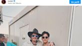 Christian Nodal presume foto con Johnny Depp