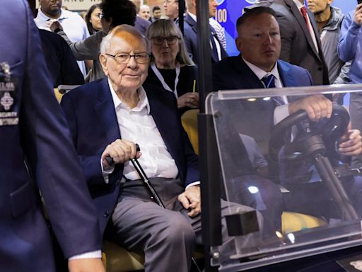 Berkshire Hathaway celebra su junta con una liquidez récord de 189.000 millones de dólares