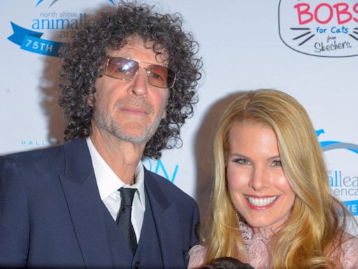 Howard Stern's Florida Mansion Is Worth An Estimated $300 Million — Rumors Claim Jeff Bezos Is Buying The Home...
