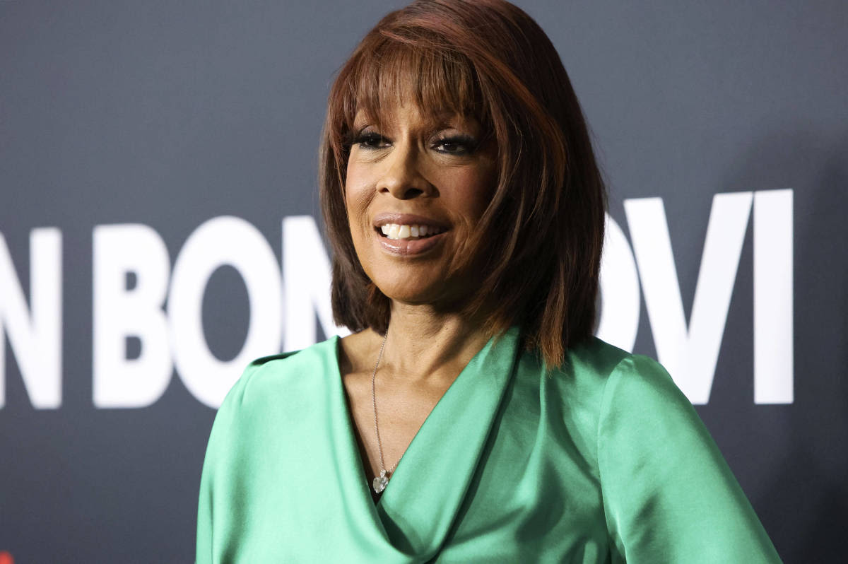 Gayle King, 69, Shows Some Skin in First-Ever 'SI Swimsuit' Cover