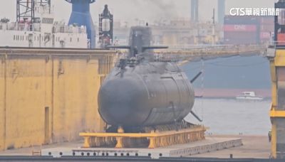 海鯤潛艦乾塢注水完畢 啟動出塢移91號碼頭