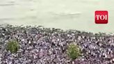 Indian Fans Make Way For Ambulance At Marine Drive During World Cup Victory Parade | News - Times of India Videos