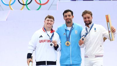 La escena más esperada: el momento en el que Maligno Torres se colgó la medalla dorada y sonó el himno argentino en los Juegos Olímpicos de París 2024