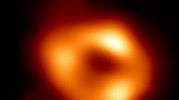 新發現：銀河系中心黑洞邊緣有螺旋狀強磁場