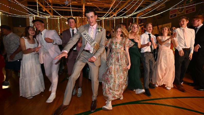 Kevin Bacon’s message sparks ‘Footloose’ dance at Payson High prom