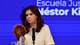 CFK pide revisar pacto con FMI y critica a líder de derecha
