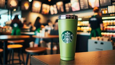 Vaso Stanley Super Cool Starbucks costará casi 900 pesos