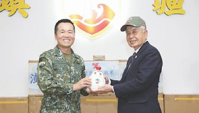 國策顧問秦嘉鴻 組團敬軍送暖