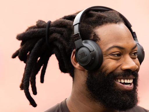 Browns DE Za'Darius Smith Sheds Iconic Hairstyle For Start Of OTAs