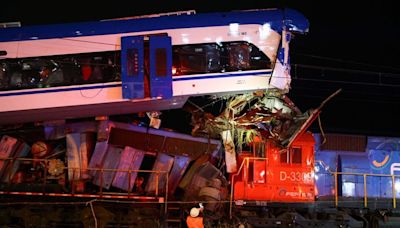 Así quedaron los trenes tras el fatal choque en San Bernardo - La Tercera