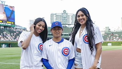 Chicago Cubs Emerging Ace Takes Picture with WNBA Superstars on Tuesday