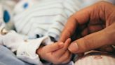 Leur bébé est sauvé par une greffe de cellules souches, ils sont choqués en découvrant l’identité du donneur