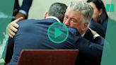 Alec Baldwin : son procès annulé pour vice de forme, l’acteur fond en larmes à l’audience