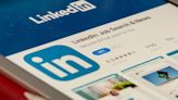 LinkedIn en España: acceso con el 'smartphone', en horario laboral y el viernes como día preferido