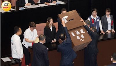 藍綠白都沒跑票 政院覆議案遭在野立委聯手否決