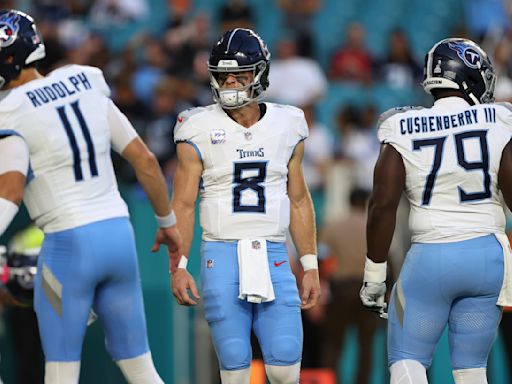 Titans QB Will Levis exits game after landing on his shoulder during a run