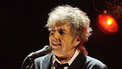 Bob Dylan Driving Festival Crowds Crazy with Obscure Setlists, No Hits - Showbiz411