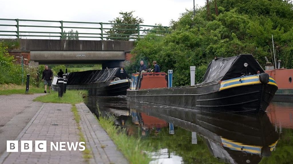 Narrowboats take on 24 hour Birmingham Canal Navigations challenge