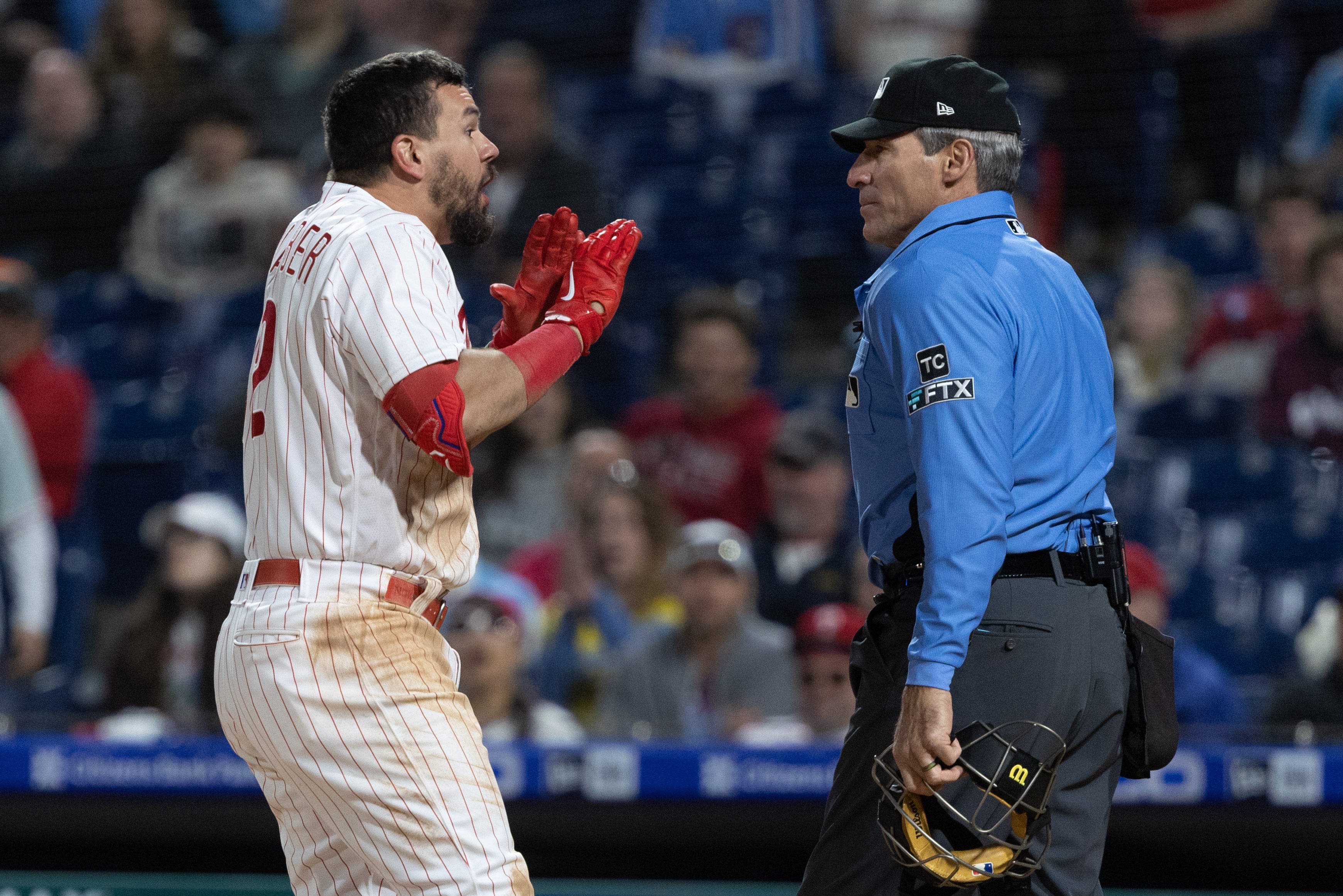 Ángel Hernández is retiring. See the umpire's most infamous moments against the Phillies