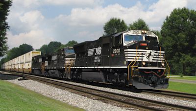 Norfolk Southern's (NYSE:NSC) Returns On Capital Tell Us There Is Reason To Feel Uneasy