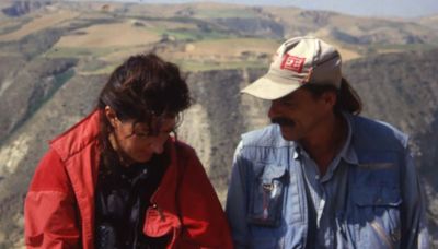 A couple walked from opposite ends of China’s Great Wall and met in the middle. Then they broke up