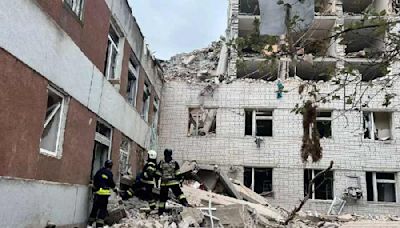 Nine dead as Russia attacks medical centre while patients still leave building