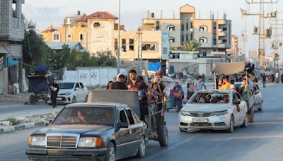 New mass exodus hits central Gaza as Hamas says Israel stalls on ceasefire