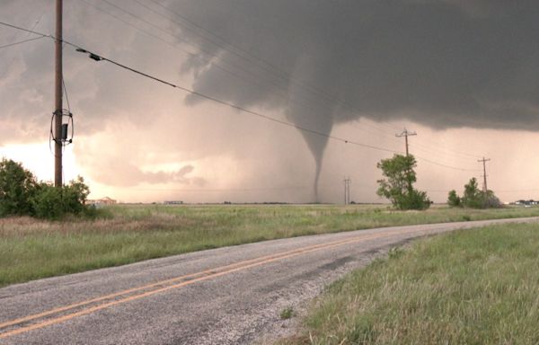 ‘Oh my gosh. There’s people’: Storm chaser rescues family live on YouTube during Hawley tornado