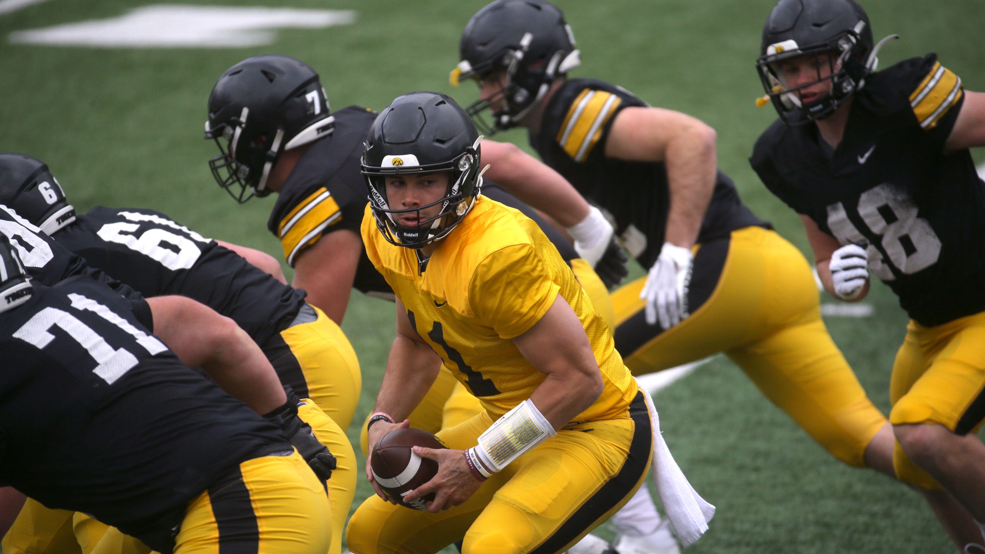 Leistikow: With transfer portal closed, where does Iowa football stand on quarterbacks?