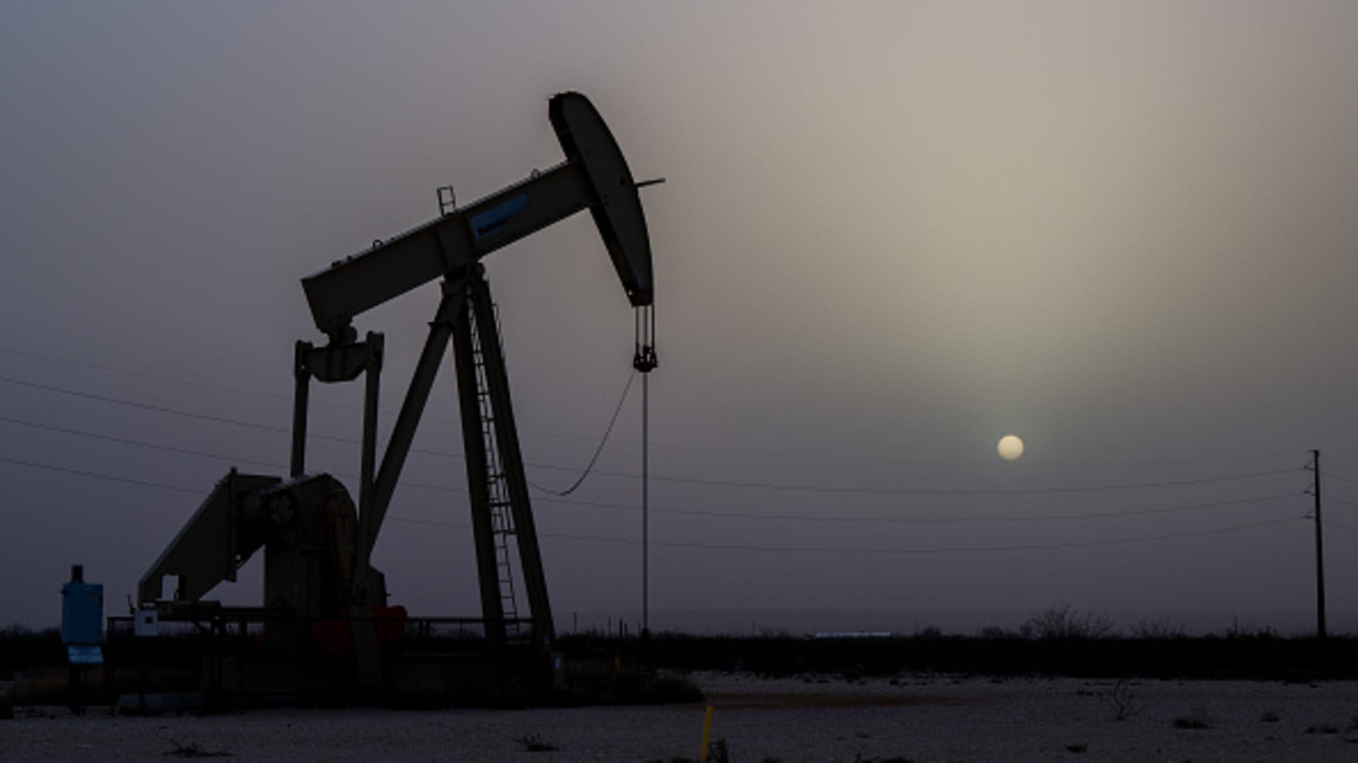Oil steady as investors weigh U.S. rate fears, firmer seasonal demand