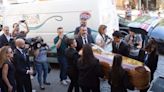 Último adiós en Cuenca a 'Mari Carmen y sus muñecos': un entierro planificado y un epitafio escrito por la propia artista
