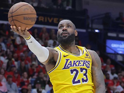 LeBron James renovará con Lakers y hará historia junto a su hijo