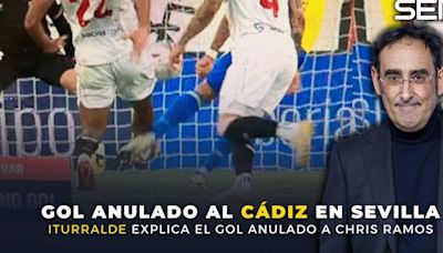 ¿Era falta de Chris Ramos a Loïc Badé en el gol anulado al Cádiz ante el Sevilla? Iturralde González resuelve la polémica del partido