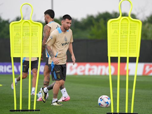 La selección argentina se entrenó en Nueva Jersey con la mira en Chile y una incógnita: ¿hará cambios Scaloni?