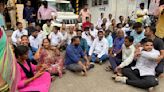 Mumbai: Shiv Sena (UBT) Workers Protest Over Assault On Ex-Corporator Vasant Nakashe By Dharavi Police Officer; VIDEO