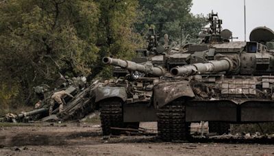 Russia has lost at least 100 of the T-90M tanks Putin praised as the 'world's best' in Ukraine, tracker data shows