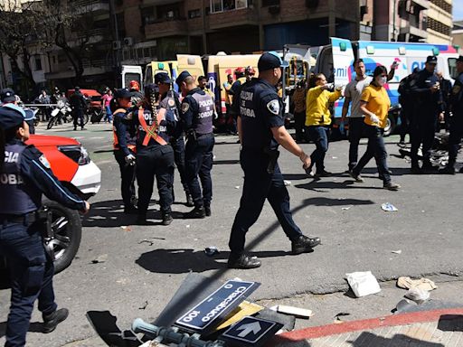 Pánico en Córdoba: un auto sin control atropelló a varias personas en pleno centro | Policiales