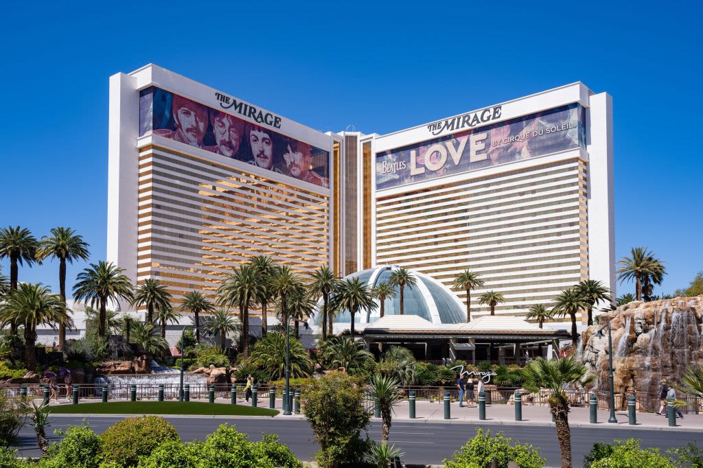 Iconic casino on Las Vegas Strip marks its last day