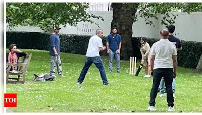 Shah Rukh Khan and Suhana Khan playing cricket with family in London | - Times of India