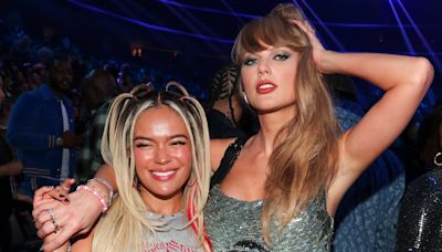 Karol G y Taylor Swift muestran su química con risas, abrazos y baile en los premios MTV