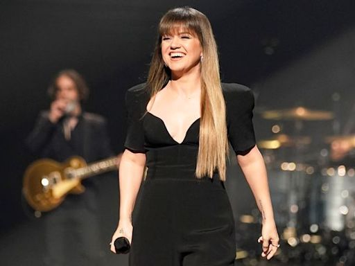Kelly Clarkson Reveals the Song That 'Almost Killed Me': 'I Had to Let It Go Like Elsa'