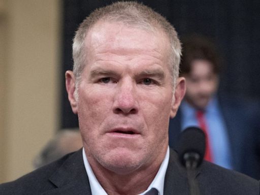 Brett Favre's Parkinson's diagnosis came after he struggled to use his right arm