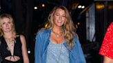 Blake Lively fait sensation en total look denim façon « couture »