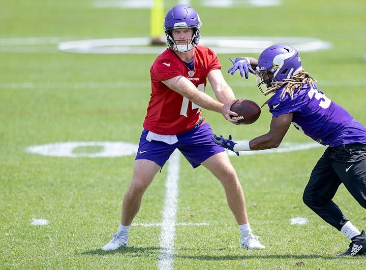 New Vikings QB Darnold getting a lot of help in learning team’s offense