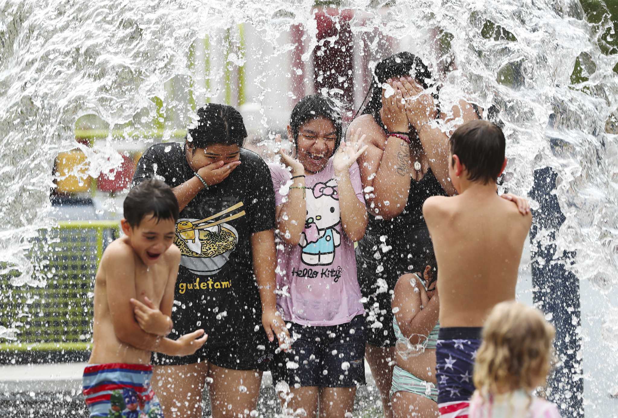 Record-breaking US heat wave scorches the Midwest and Northeast, bringing safety measures