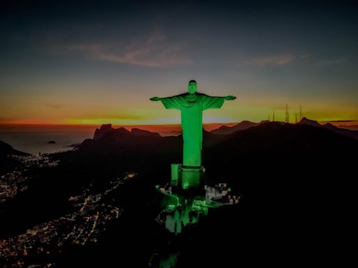 No dia Mundial do Meio Ambiente, Cristo Redentor ganha cores em alusão à Copa da Floresta