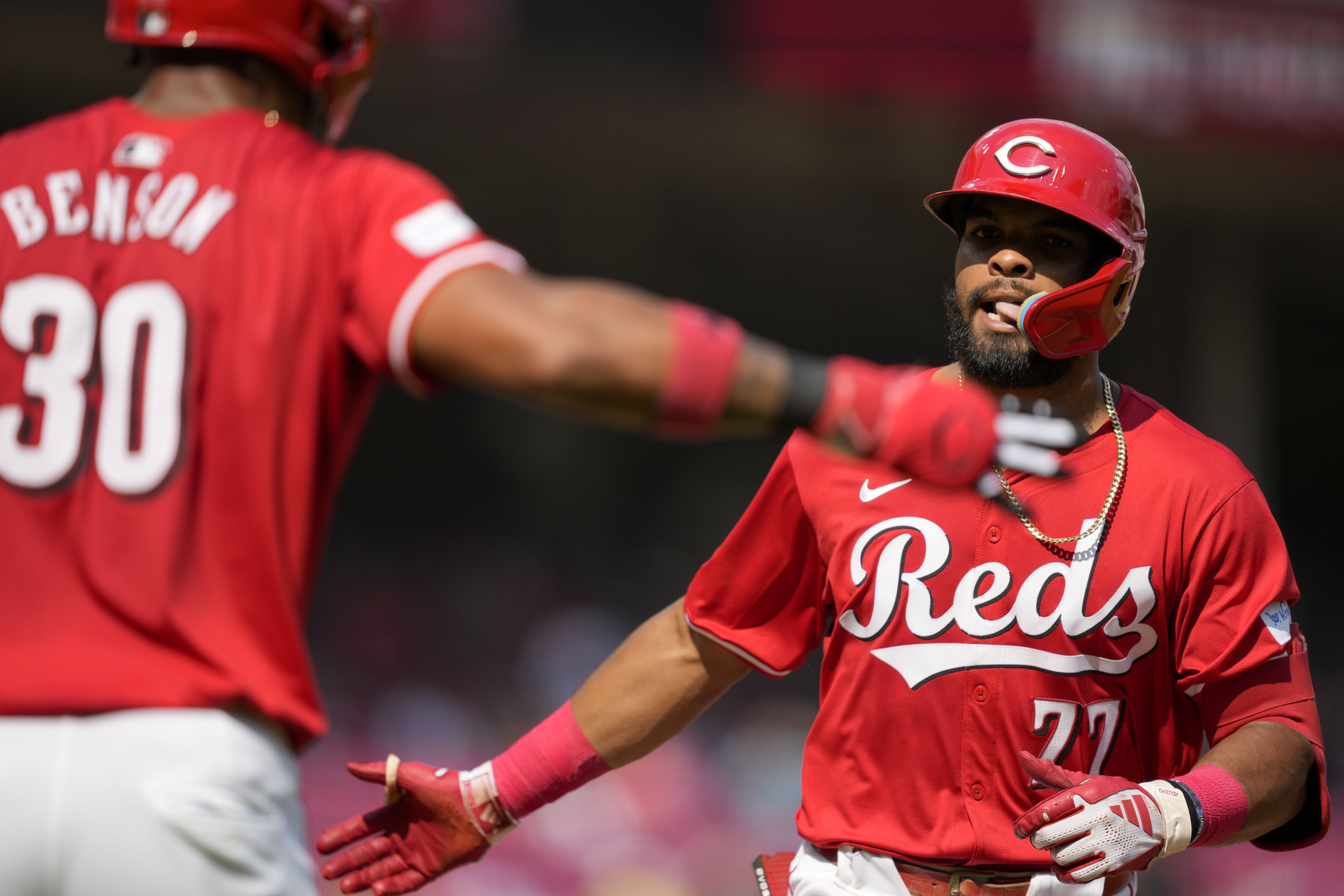 Rookie Rece Hinds slams 2 more long homers, Reds beat Marlins 10-6 to win the series