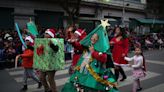 El espíritu navideño en Bolivia crece con un masivo desfile de personajes de fantasía