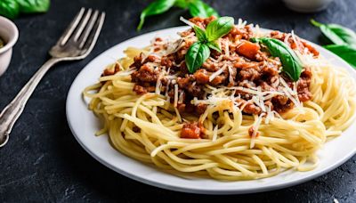 Jamie Oliver's 'easy and tasty' family spaghetti bolognese recipe