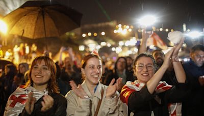 Miles de georgianos vuelven a salir a la calle contra polémica ley